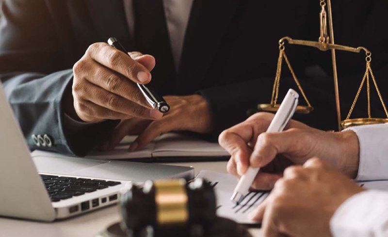 Devenir-juriste-entreprise-comment-marche–F
